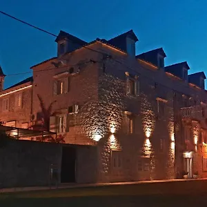 Pensión Carol, Trogir